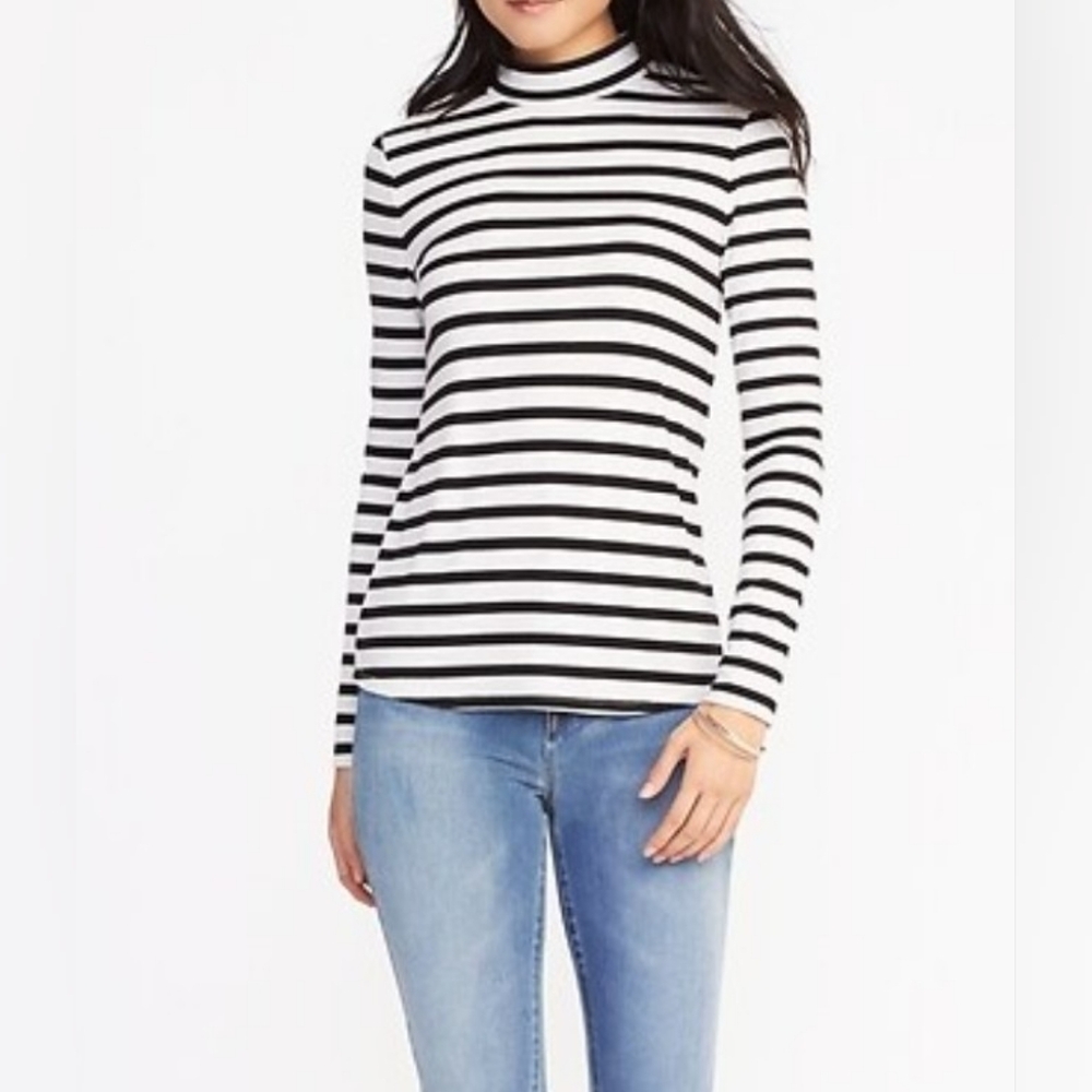Old Navy Semi-Fitted Mock-Neck Longsleeve‎ Top - Large